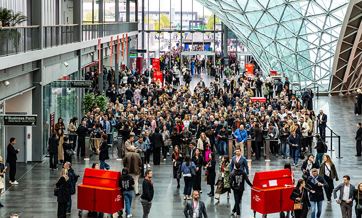 رائد في حوار حصري مع رئيسة معرض "سالوني ديل موبيلي" حول أهمية هذا الحدث في الرياض